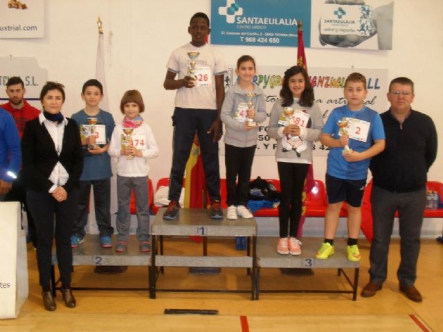 La Concejalía de Deportes organizó la Fase Local de "Jugando al atletismo" de Deporte Escolar, que contó con la participación de 71 escolares de los diferentes centros de enseñanza 