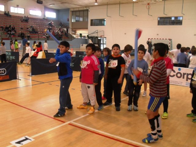La Concejalía de Deportes organizó la Fase Local de "Jugando al atletismo" de Deporte Escolar, que contó con la participación de 71 escolares de los diferentes centros de enseñanza 