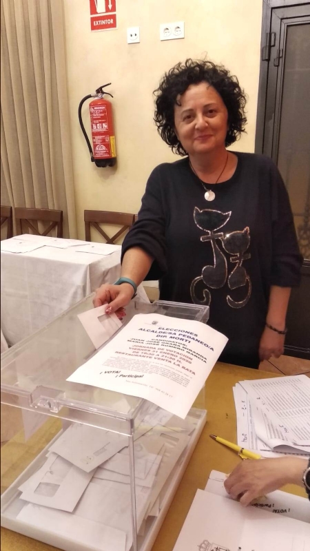 Mara Jos Romero es elegida, de nuevo, alcaldesa pednea de Mort para esta legislatura al obtener 39 votos frente a los 14 del otro candidato
