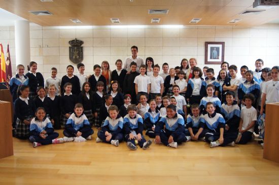 LOS ALUMNOS DEL COLEGIO LA MILAGROSA VISITAN EL AYUNTAMIENTO PARA CONOCER CÓMO FUNCIONA LA ADMINISTRACIÓN LOCAL DENTRO DE LAS ACTIVIDADES DE SU SEMANA CULTURAL