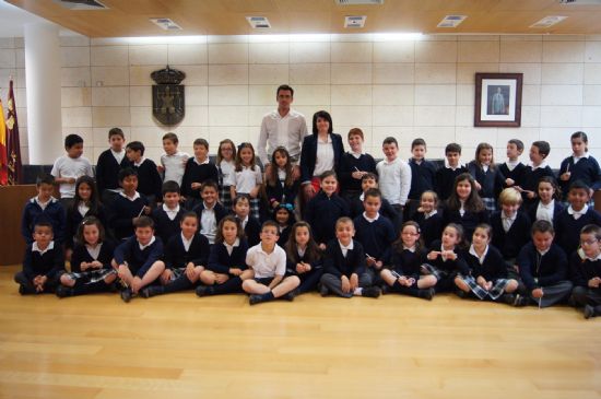 LOS ALUMNOS DEL COLEGIO LA MILAGROSA VISITAN EL AYUNTAMIENTO PARA CONOCER CÓMO FUNCIONA LA ADMINISTRACIÓN LOCAL DENTRO DE LAS ACTIVIDADES DE SU SEMANA CULTURAL