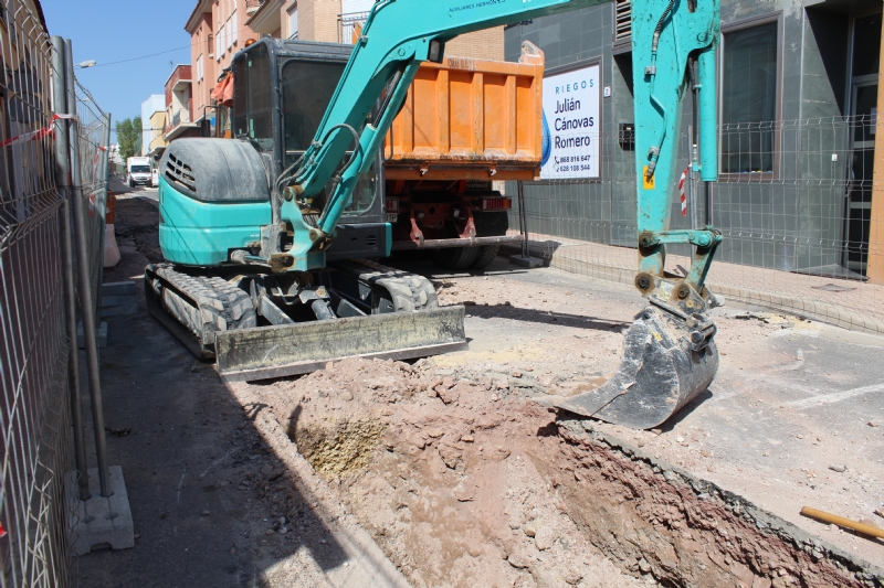 A principios de septiembre est previsto que finalicen las obras de renovacin de la red de agua potable y alcantarillado en la calle Teniente Prez Redondo