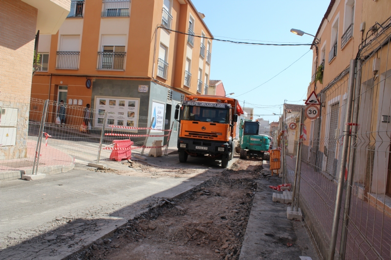 A principios de septiembre est previsto que finalicen las obras de renovacin de la red de agua potable y alcantarillado en la calle Teniente Prez Redondo