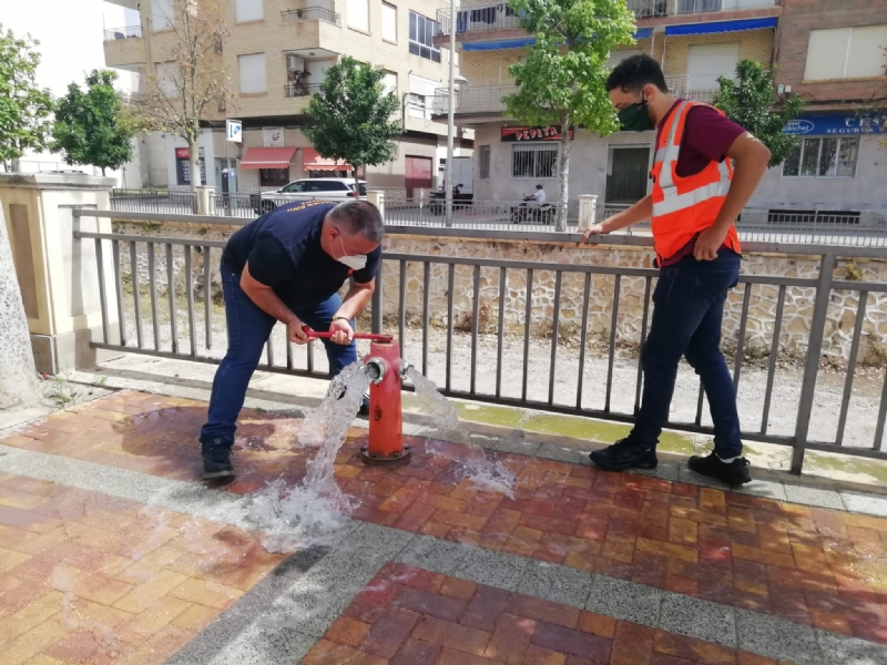 Proteccin Civil acomete trabajos de revisin tcnica en ms de 150 hidrantes distribuidos por el casco urbano y el polgono industrial El Saladar