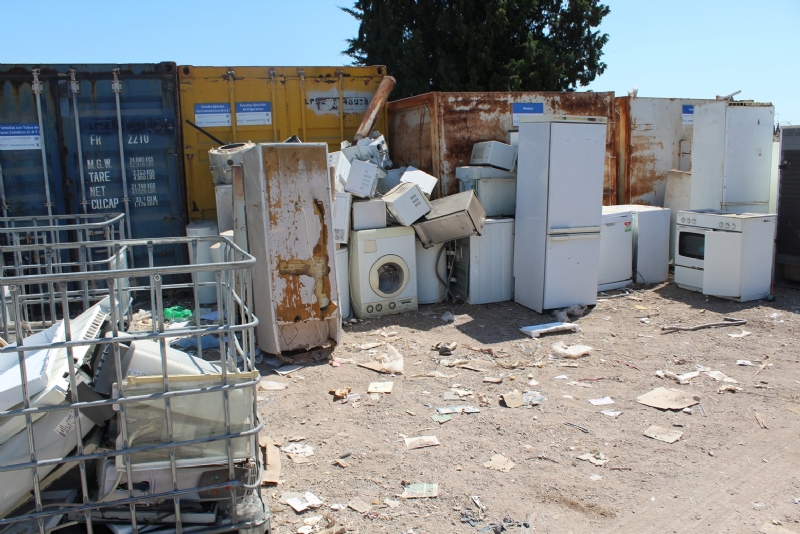Se insta a los ciudadanos a utilizar el ecoparque municipal antes de hacer un mal uso de los contenedores distribuidos por el casco urbano y su extrarradio