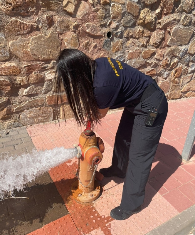 Protección Civil acomete trabajos de revisión técnica en más de 150 hidrantes distribuidos por el casco urbano y el polígono industrial “El Saladar”