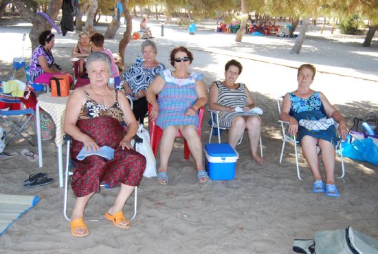 CASI 800 PERSONAS MAYORES HAN PARTICIPADO EN EL PROGRAMA DE VIAJES "ìVENTE A LA PLAYA!" ORGANIZADO POR LA CONCEJALÍA DE BIENESTAR SOCIAL DURANTE LOS MESES DE VERANO QUE SE HA CLAUSURADO HOY CON LA VISITA DEL ALCALDE 