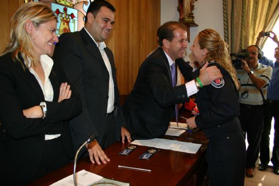 TOMAN POSESI�N DE SUS CARGOS EN TOTANA LOS TRES NUEVOS AGENTES DE LA POLIC�A LOCAL Y LOS TRES NUEVOS CABOS