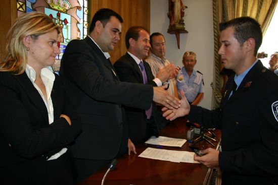 TOMAN POSESI�N DE SUS CARGOS EN TOTANA LOS TRES NUEVOS AGENTES DE LA POLIC�A LOCAL Y LOS TRES NUEVOS CABOS