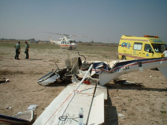 LA POLIC�A LOCAL DE TOTANA INTERVIENE EN EL ACCIDENTE DE UNA AVIONETA QUE REALIZ� UN ATERRIZAJE DE EMERGENCIA EN EL AER�DROMO 