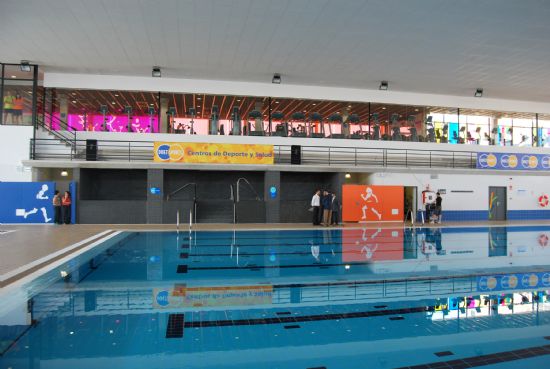 AUTORIDADES MUNICIPALES Y EL CAMPEÓN DEL MUNDO DE NATACIÓN, DAVID MECA, INAGURAN EL NUEVO CENTRO MUNICIPAL DE DEPORTE Y SALUD QUE INTEGRA DEPORTES ACUÁTICOS, DIRIGIDOS, FITNESS, SPA Y PISTAS DE PÁDEL, ENTRE OTRAS ACTIVIDADES