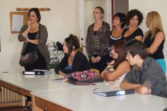 CATORCE JÓVENES ALUMNOS PROCEDENTES DE LOS CENTROS DE EDUCACIÓN SECUNDARIA DE TOTANA PARTICIPAN EN EL AULA OCUPACIONAL EN LA MODALIDAD DE TALLER DE COCINA Y PASTELERÍA, QUE SE CELEBRA EN 