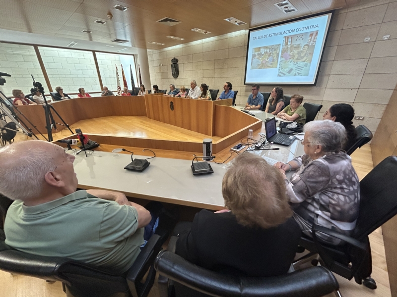 Totana celebra el acto institucional con motivo del Da Internacional de las Personas Mayores, con la participacin de usuarios de los Centros de Da para Personas Dependientes