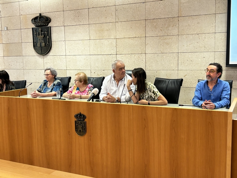 Totana celebra el acto institucional con motivo del Da Internacional de las Personas Mayores, con la participacin de usuarios de los Centros de Da para Personas Dependientes