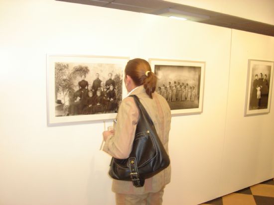 SE INAUGURA LA EXPOSICIN DE FOTOGRAFAS LA MUJER ENTRE SIGLOS (1896/1916) DEL TOTANERO FERNANDO NAVARRO QUE TENDR LUGAR EN LA SALA MUNICIPAL GREGORIO CEBRIN HASTA EL 19 DE NOVIEMBRE