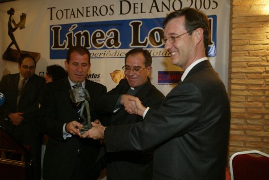 AUTORIDADES LOCALES ASISTEN AL ACTO DE ENTREGA DE LOS II PREMIOS 