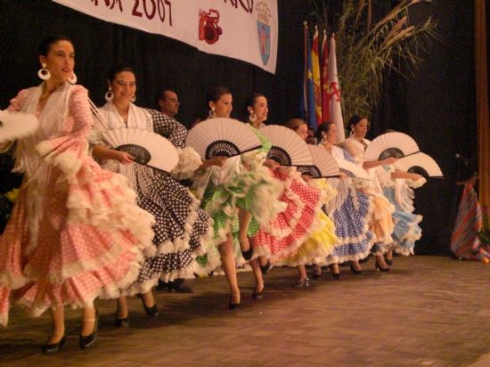 EXITOSA ACOGIDA DEL PBLICO A LOS 6 GRUPOS DE CANTE Y BAILE PARTICIPANTES EN EL III FESTIVAL FOLKLRICO DE TOTANA CELEBRADO EN EL CINE VELASCO