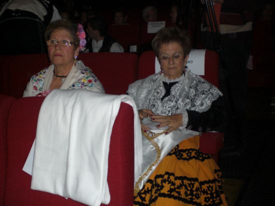 EXITOSA ACOGIDA DEL PBLICO A LOS 6 GRUPOS DE CANTE Y BAILE PARTICIPANTES EN EL III FESTIVAL FOLKLRICO DE TOTANA CELEBRADO EN EL CINE VELASCO