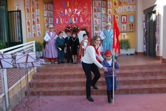 LOS ALUMNOS DE LOS COLEGIOS "REINA SOFÍA" Y "SANTA EULALIA" CELEBRAN SENDAS ROMERÍAS EN HONOR A LA PATRONA, DONDE NO HA FALTADO EL COLORIDO CON LOS CÁNTICOS POPULARES Y PRODUCTOS TÍPICOS DE TOTANA