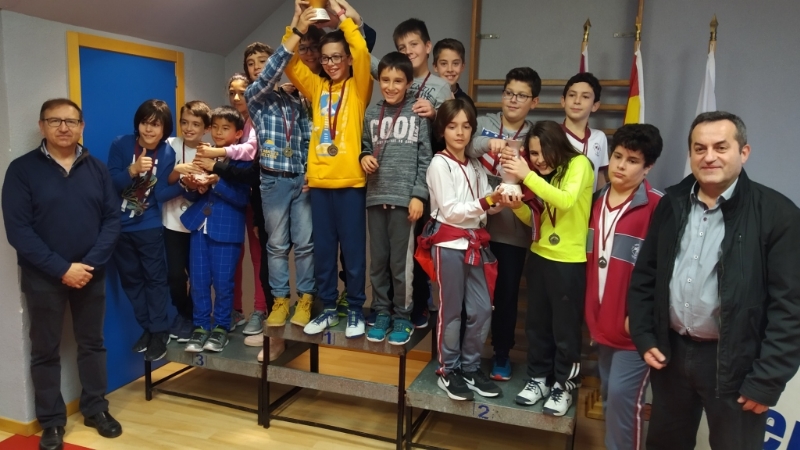 La Fase Local de Ajedrez de Deporte Escolar, organizada por la Concejala de Deportes, tuvo lugar en el Pabelln de Deportes Manolo Ibez, con la participacin de 48 escolares