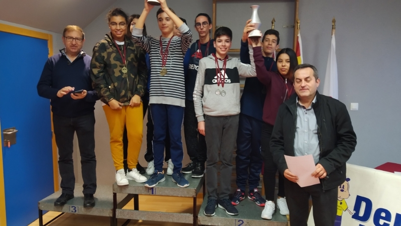 La Fase Local de Ajedrez de Deporte Escolar, organizada por la Concejala de Deportes, tuvo lugar en el Pabelln de Deportes Manolo Ibez, con la participacin de 48 escolares