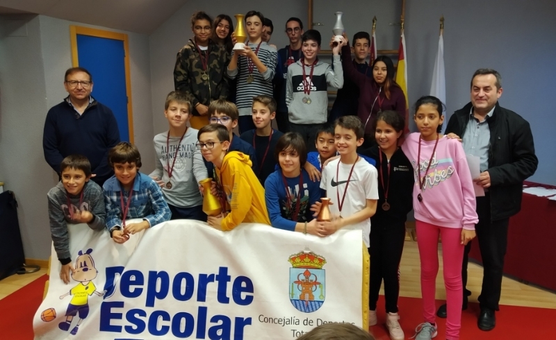 La Fase Local de Ajedrez de Deporte Escolar, organizada por la Concejalía de Deportes, tuvo lugar en el Pabellón de Deportes "Manolo Ibáñez", con la participación de 48 escolares