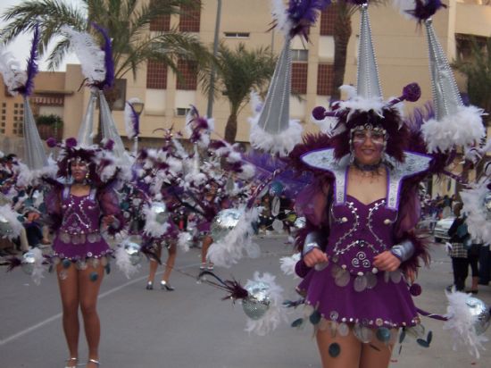 EL CARNAVAL 2008 DE ADULTOS TOM DURANTE HORAS LAS CALLES DE LA LOCALIDAD CON UN DESFILE QUE CADA AO VA A MS POR SUS ELABORADOS TRAJES Y COREOGRAFAS,  JUNTO A LA NOVEDAD DEL INCREMENTO DEL NMERO DE PREMIOS A LAS PEAS PARTICIPANTES
