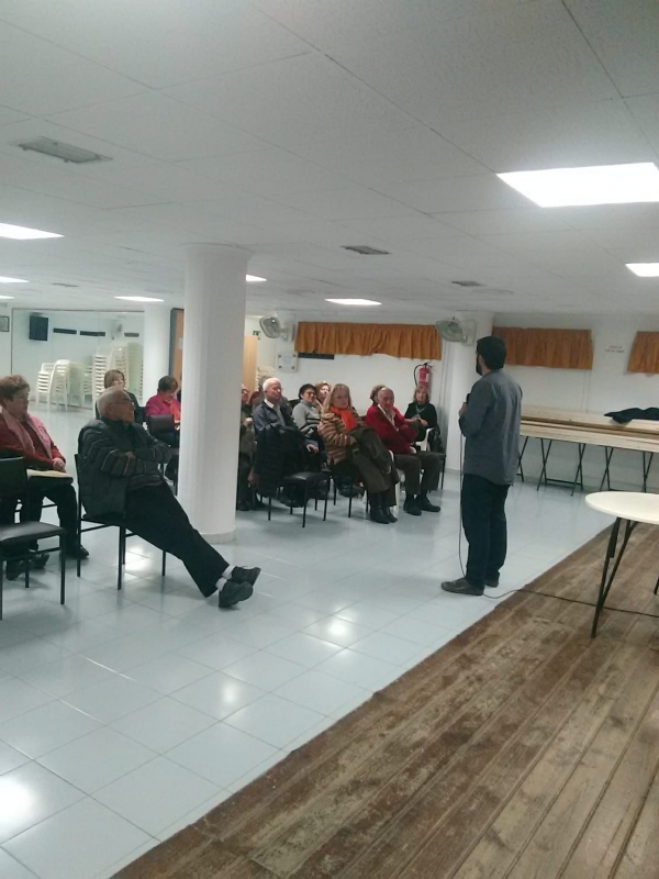 Usuarios del Centro Municipal de Personas Mayores reciben una charla formativa para prevenir el colesterol de la mano del doctor Marcos Margarit, del Centro de Salud Totana Norte
