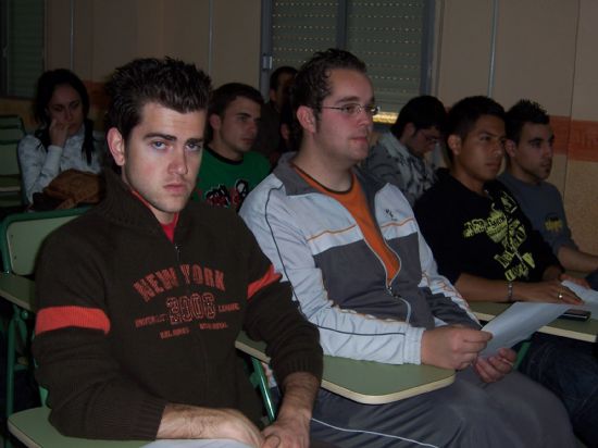 LA ASOCIACIN DE TRABAJADORES AUTNOMOS DE LA REGIN DE MURCIA, EN COLABORACIN CON LA CONCEJALA DE FOMENTO Y EMPLEO, IMPARTE UN SEMINARIO A ESTUDIANTES DEL IES PRADO MAYOR SOBRE EL TRABAJO AUTNOMO COMO SALIDA PROFESIONAL