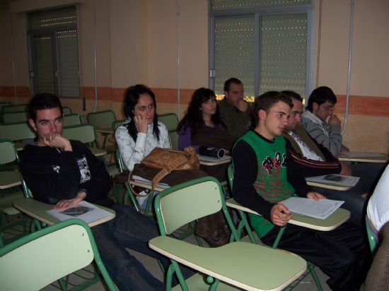 LA ASOCIACIN DE TRABAJADORES AUTNOMOS DE LA REGIN DE MURCIA, EN COLABORACIN CON LA CONCEJALA DE FOMENTO Y EMPLEO, IMPARTE UN SEMINARIO A ESTUDIANTES DEL IES PRADO MAYOR SOBRE EL TRABAJO AUTNOMO COMO SALIDA PROFESIONAL