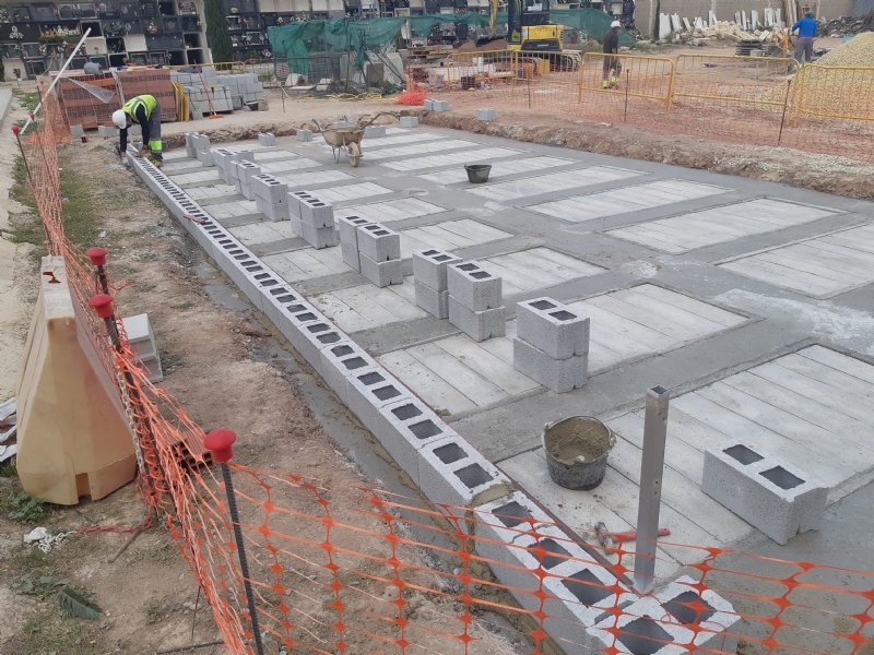 Continan las obras de veinte nuevas fosas construidas en el Cementerio Municipal 