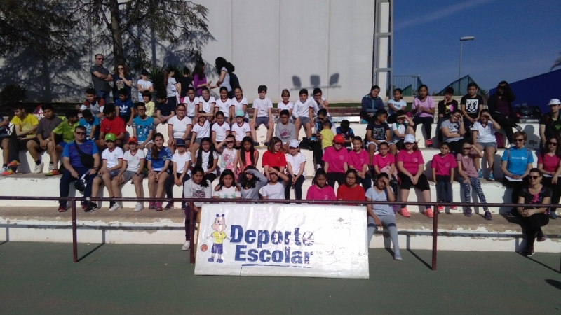  La Concejala de Deportes organiz la Fase Local de Atletismo de Deporte Escolar, que cont con la participacin de 60 escolares pertenecientes a las categoras alevn, cadete y juvenil