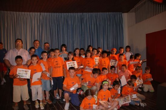 LA CONCEJALA DE DEPORTES CLAUSURA EL PROGRAMA DE DEPORTE ESCOLAR EN EL PARQUE MUNICIPAL, CON UNA JORNADAS DE ACTIVIDADES POLIDEPORTIVAS Y RECRETAIVAS, Y UNA ENTREGA DE TROFEOS Y DIPLOMAS A TODOS LOS PARTICIPANTES