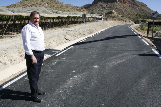 El alcalde visita las obras de mejora de la carretera RM-C8 con el fin de conocer su estado de ejecucin, ya en su tramo final