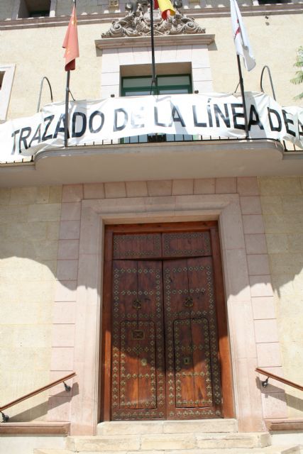 Slo permanecer abierto durante lo que resta del mes de agosto el acceso al edificio principal del Ayuntamiento por la calle Mayor Sevilla 