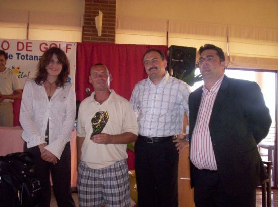 XITO DE ORGANIZACIN Y PARTICIPACIN EN EL I TORNEO DE GOLF 