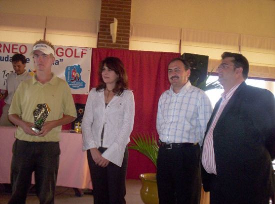 XITO DE ORGANIZACIN Y PARTICIPACIN EN EL I TORNEO DE GOLF 