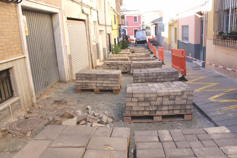 Vdeo. Las obras de renovacin del tramo de red de saneamiento y abastecimiento de la calle San Ramn se prolongarn durante los dos meses