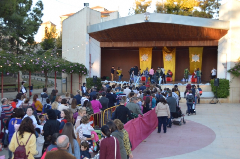 Centenares de nios y nias de Totana entregan sus cartas a SSMM los Reyes Magos de Oriente durante varias horas en el Auditorio del Parque Municipal Marcos Ortiz