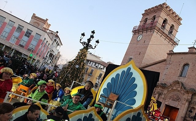 Ms de 500 personas y cinco grupos de baile y animacin participan en la Cabalgata de Reyes tras dos aos sin celebrarse (18:00 horas)