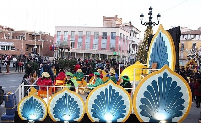 Ms de 500 personas y cinco grupos de baile y animacin participan en la Cabalgata de Reyes tras dos aos sin celebrarse (18:00 horas)
