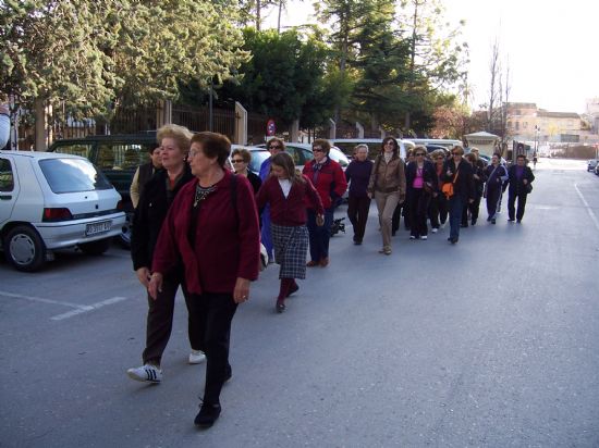 LA ASOCIACIN DE AMAS DE CASA LAS TRES AVE MARAS Y LA CONCEJALA DE MUJER E IGUALDAD DE OPORTUNIDADES ORGANIZAN UNA CAMINATA POR LA IGUALDAD CON MOTIVO DEL DA INTERNACIONAL DE LA MUJER