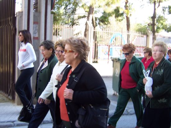 LA ASOCIACIN DE AMAS DE CASA LAS TRES AVE MARAS Y LA CONCEJALA DE MUJER E IGUALDAD DE OPORTUNIDADES ORGANIZAN UNA CAMINATA POR LA IGUALDAD CON MOTIVO DEL DA INTERNACIONAL DE LA MUJER