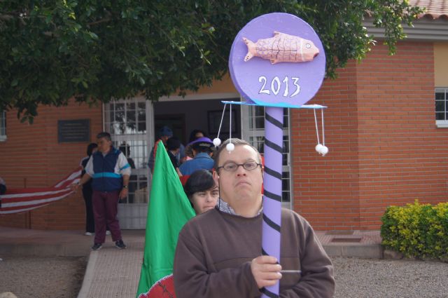 EL GRUPO SARDINERO BACO VISITA EL CENTRO OCUPACIONAL JOS MOYA TRILLA ACERCANDO LAS FIESTAS DE PRIMAVERA A LOS USUARIOS