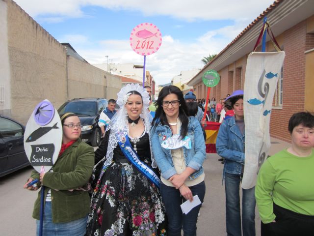 EL GRUPO SARDINERO BACO VISITA EL CENTRO OCUPACIONAL JOS MOYA TRILLA ACERCANDO LAS FIESTAS DE PRIMAVERA A LOS USUARIOS