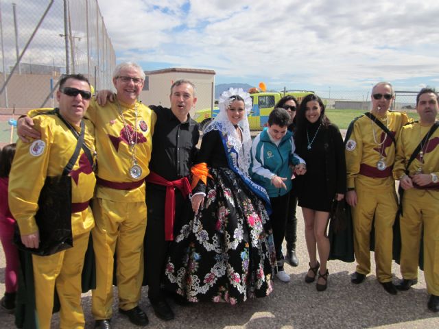 EL GRUPO SARDINERO BACO VISITA EL CENTRO OCUPACIONAL JOS MOYA TRILLA ACERCANDO LAS FIESTAS DE PRIMAVERA A LOS USUARIOS