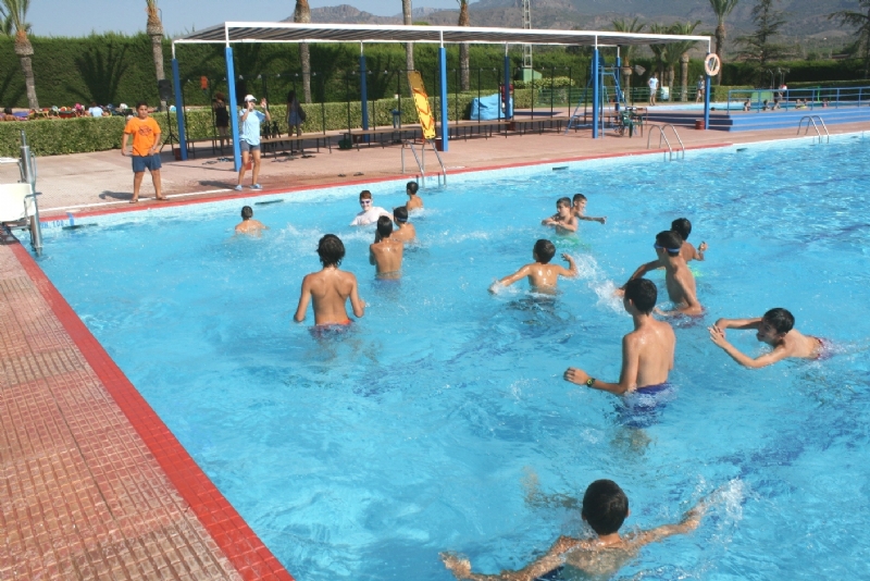 Vídeo. El concejal de Deportes anuncia que no se abrirán las piscinas recreativas al aire libre en verano de Totana ni El Paretón-Cantareros para garantizar la salud de los usuarios