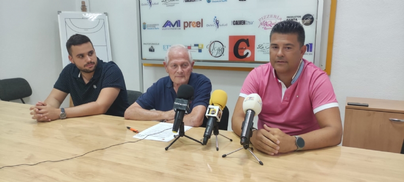 Presentan al nuevo entrenador de Tercera Divisin del Club de Ftbol Sala Capuchinos, Joaqun Medina Fernndez