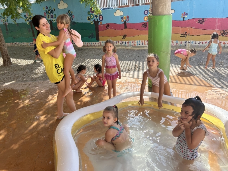 Éxito de participación, un año más, en los dos programas de conciliación estival promovidos por las concejalías de Juventud y Deportes con el Colectivo "El Candil"