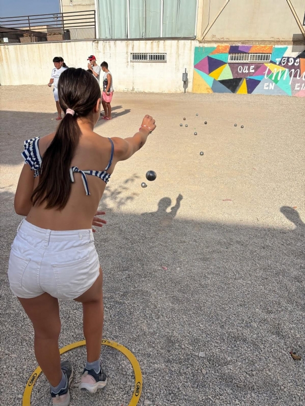 Éxito de participación, un año más, en los dos programas de conciliación estival promovidos por las concejalías de Juventud y Deportes con el Colectivo "El Candil"